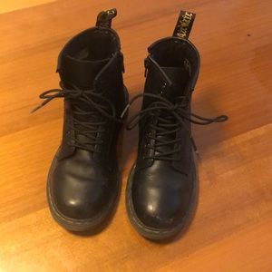 Kids Dr. Martens Delaney Boots